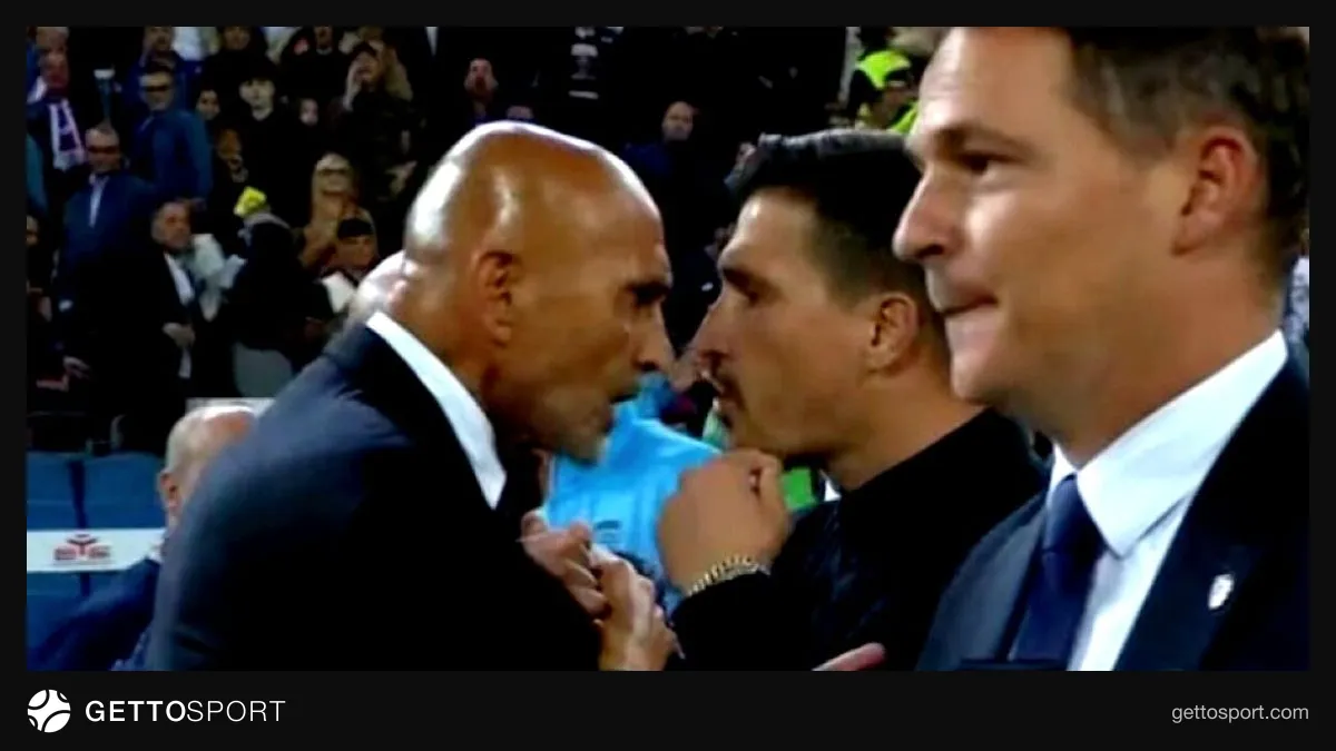 Spalletti ve Pisacane birbirine yaklaşırken saha kenarından görüntü