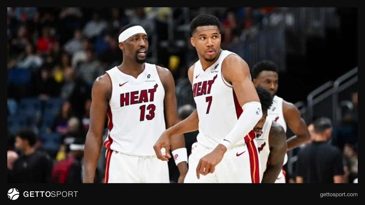 Stan Van Gundy stüdyoda konuşurken görüntüsü