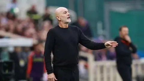 Stefano Pioli mikrofon qarşısında müsahibədə