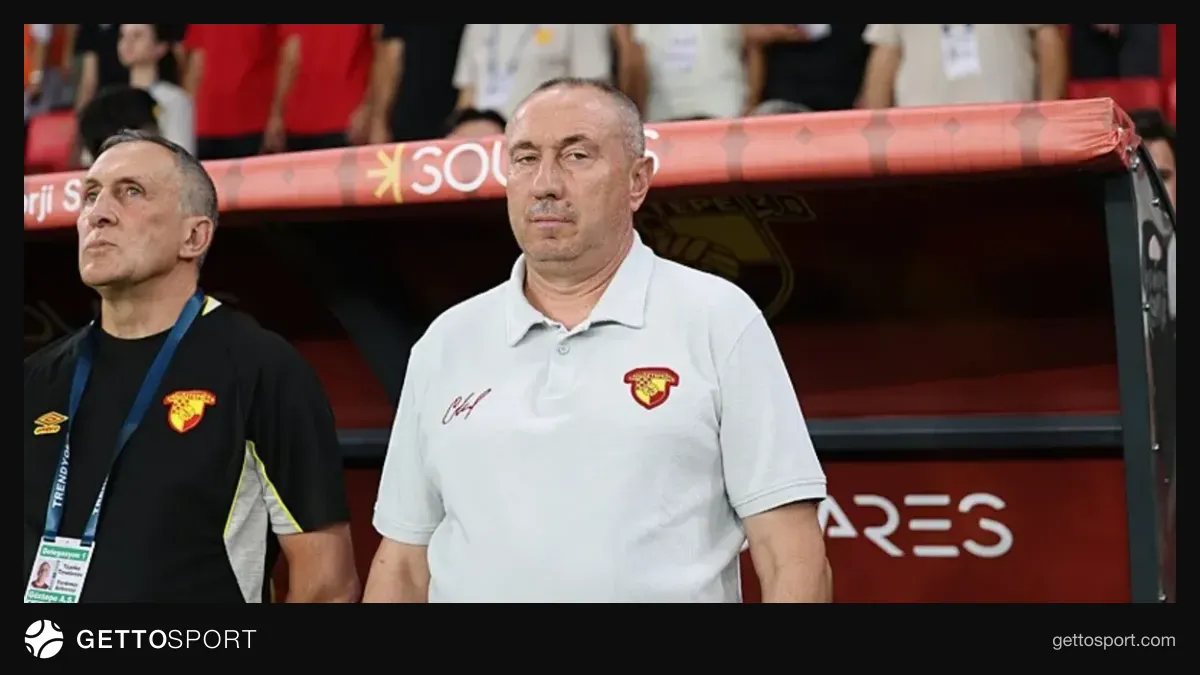 Stanimir Stoilov antrenmanda talimat verirken