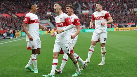 Stuttgart oyuncularının BayArena'da gol sevincini gösteren fotoğrafı
