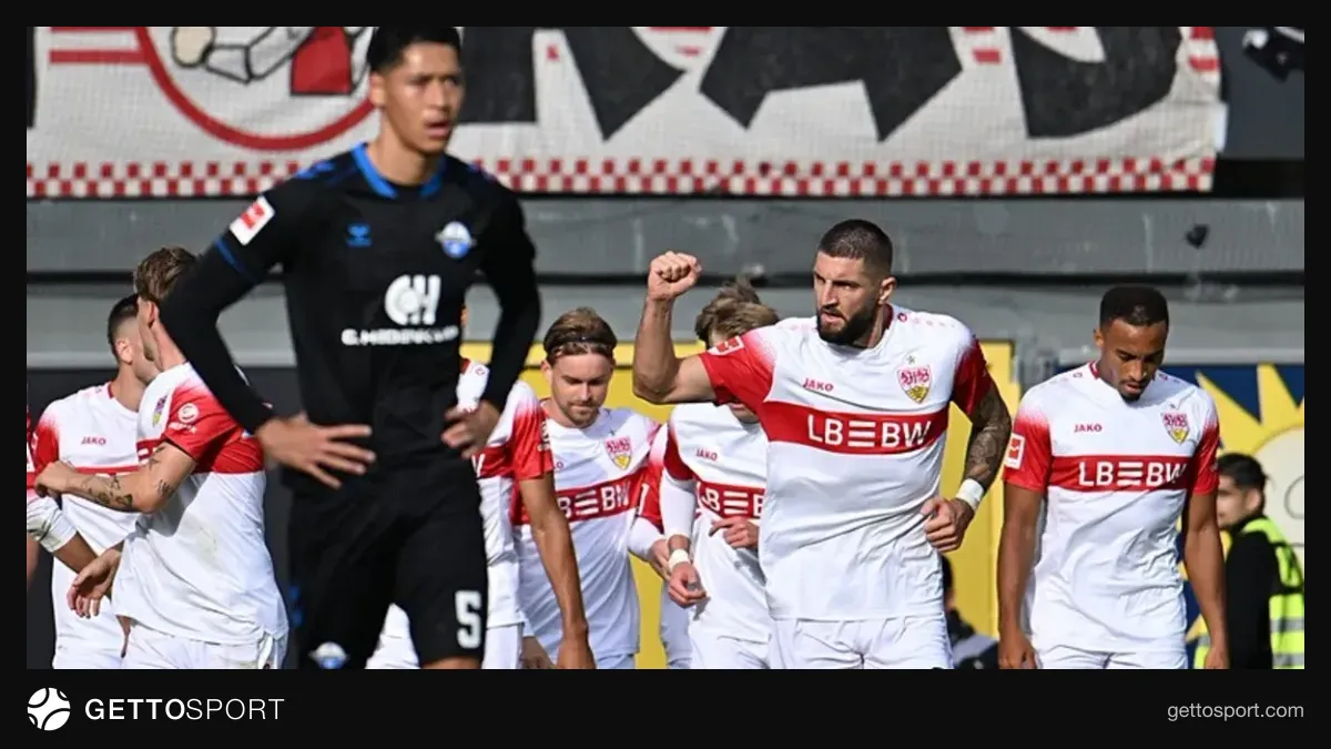 Stuttgart oyuncuları gol sevinci Home Deluxe Arena