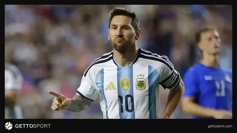Luis Suarez videomüraciət edərkən və ya Lionel Messi ilə qucaqlaşma anı