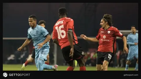 SOCAR Polymer Arena və iki komandadan futbolçuların start heyətləri