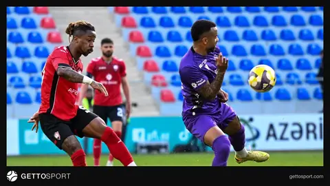 Sumqayıt və Qəbələ futbolçuları meydançada qarşılaşmaöncəsi