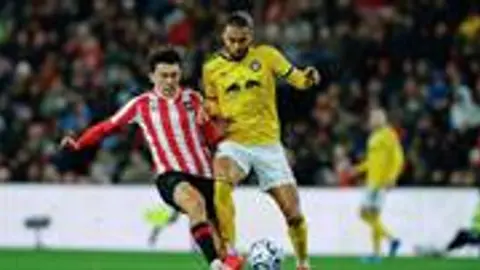 Sunderland ve Leeds United futbolcuları maç sırasında