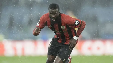 Tanguy Ndombele antrenmanda top sürüyor, Rubin Kazan forması yok