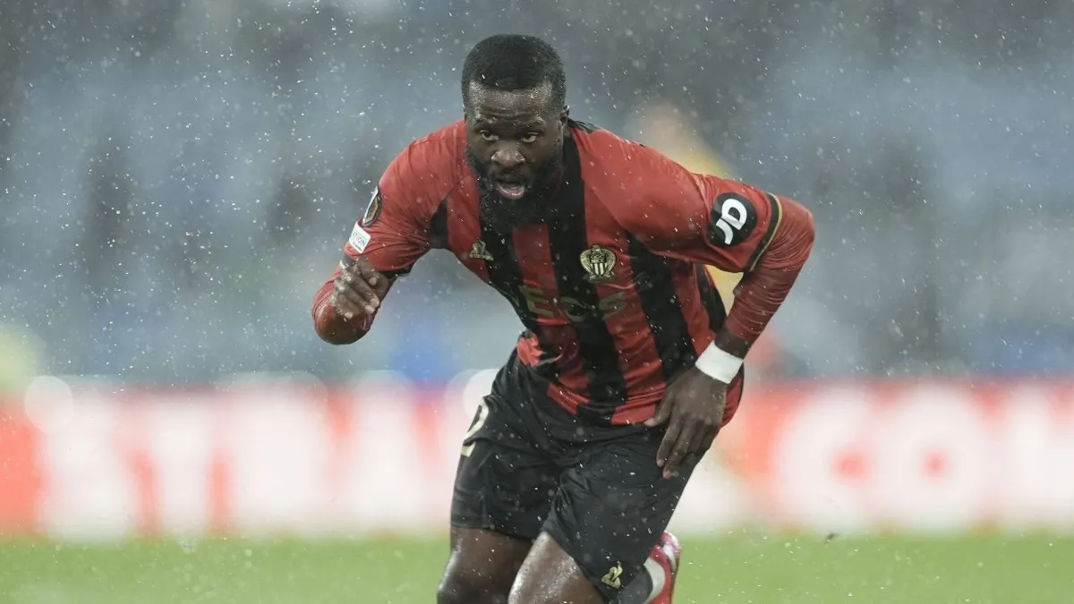 Tanguy Ndombele antrenmanda top sürüyor, Rubin Kazan forması yok