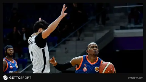 Teivion Kirk Sumqayıt klubunun formasında məşq zamanı