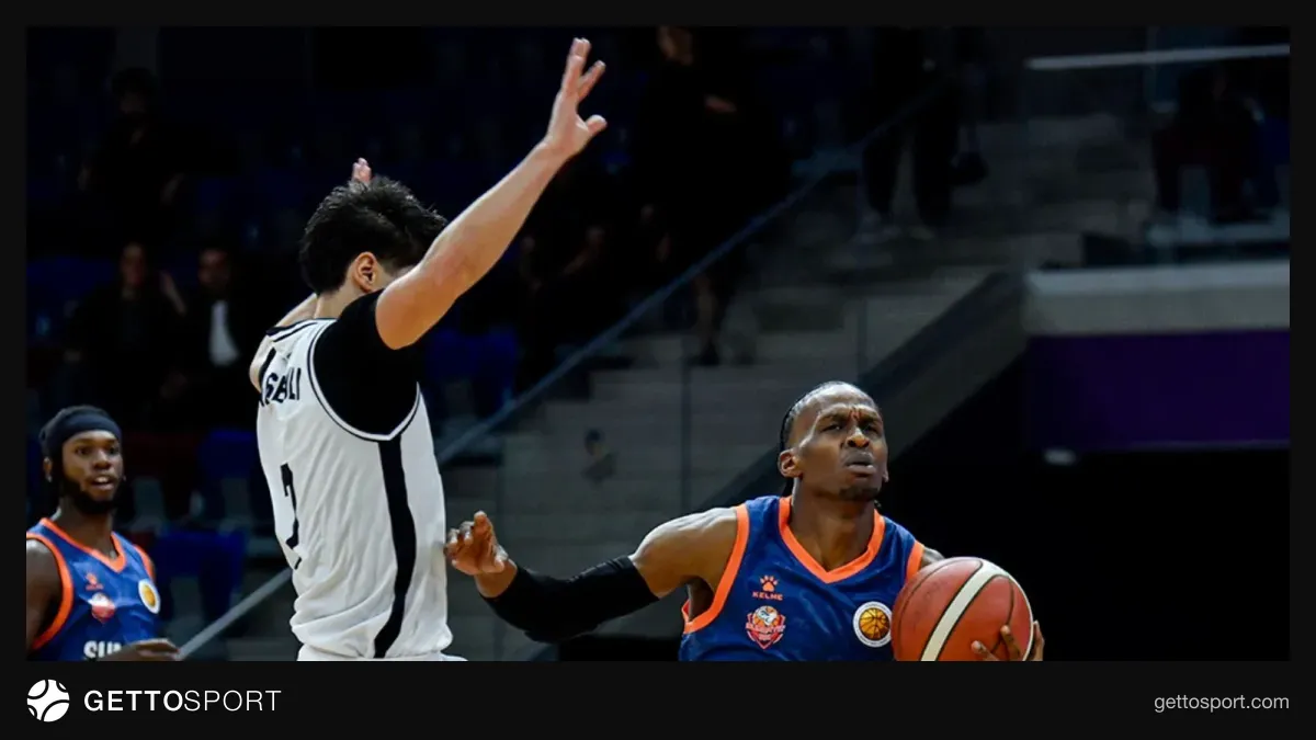 Teivion Kirk Sumqayıt klubunun formasında məşq zamanı