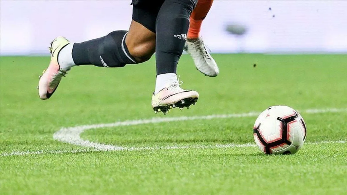 TFF 3. Lig maçından futbolcular mücadele ederken