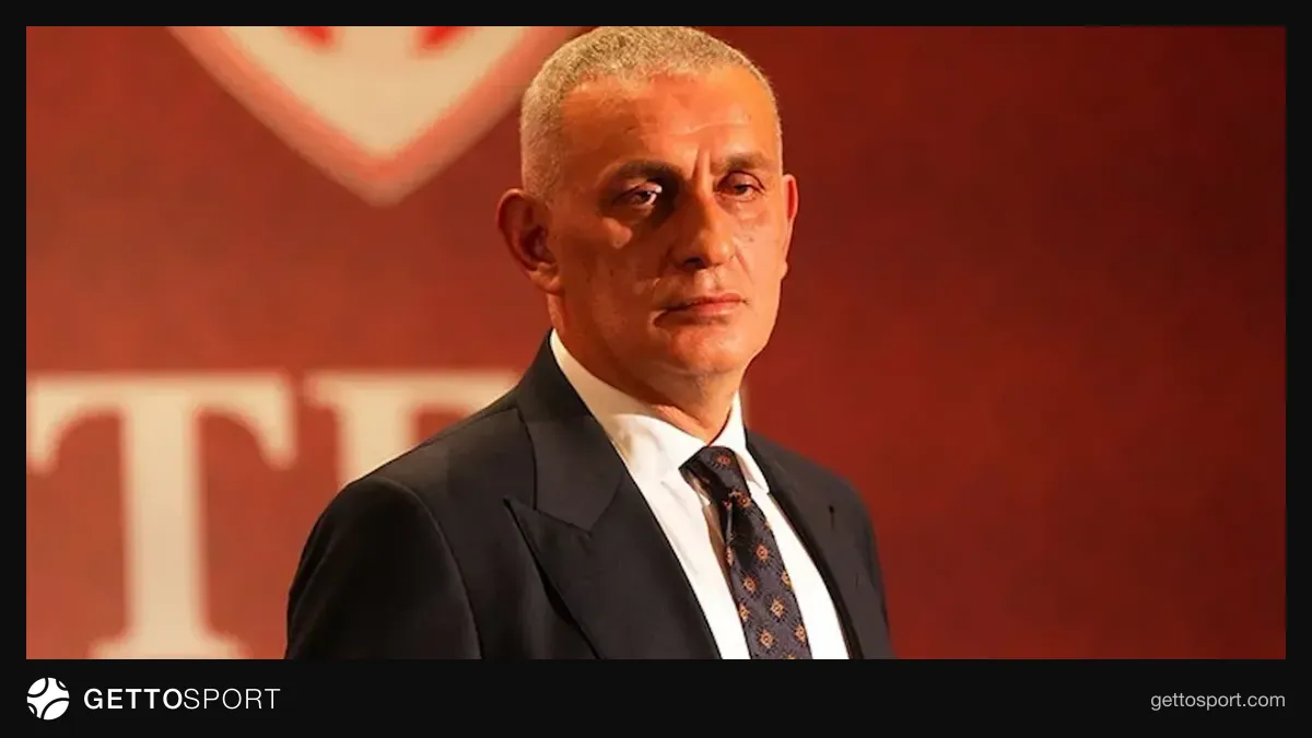 TFF binası önünde toplantıya hazırlanmış yetkililer