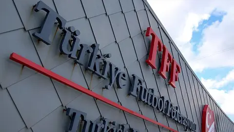 TFF logosu ve Türkiye Kupası kura çekimi masası