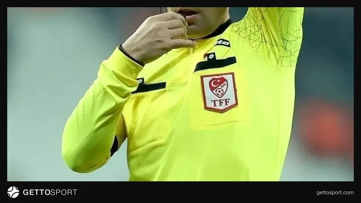 TFFHGD yazılı pankart ve hakem düdüğü