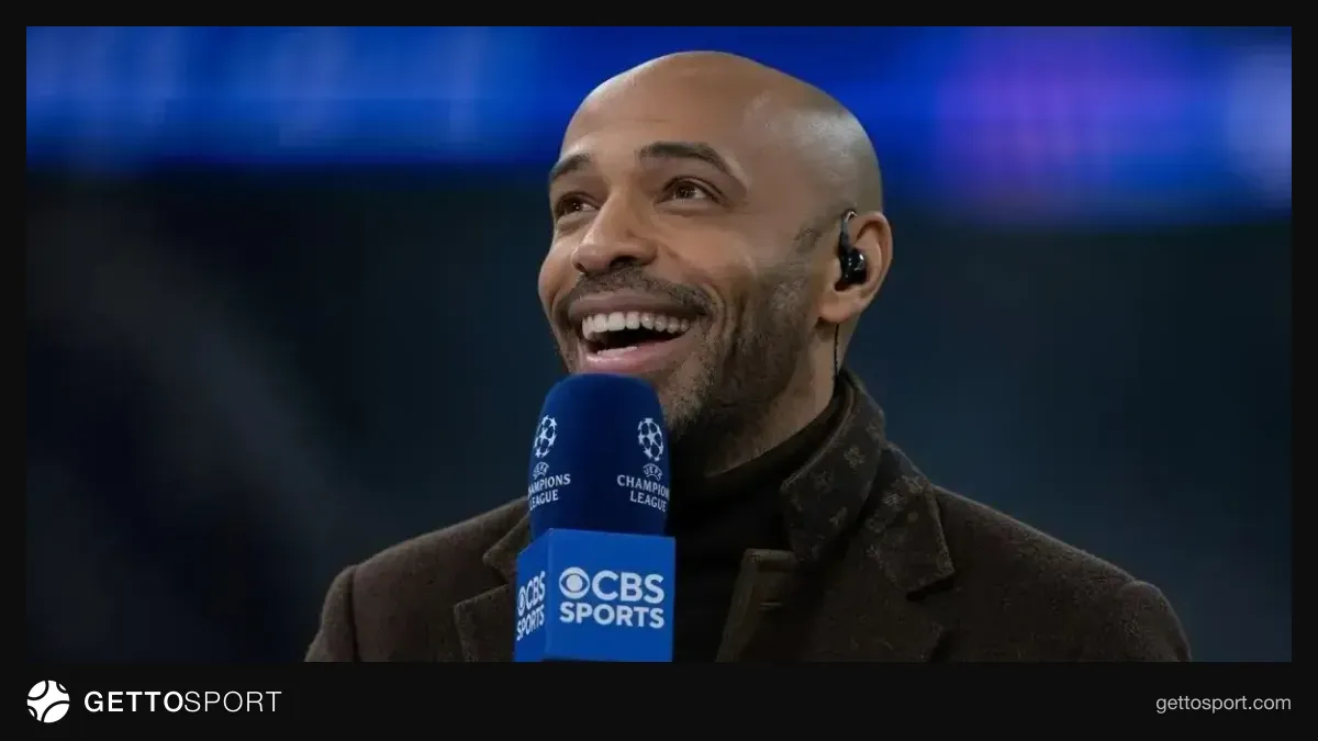 Tribünleri izleyen Thierry Henry konuşurken