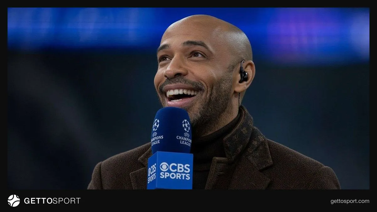 Thierry Henry stadyumda görüş bildirirken, arka planda coşkulu taraftarlar