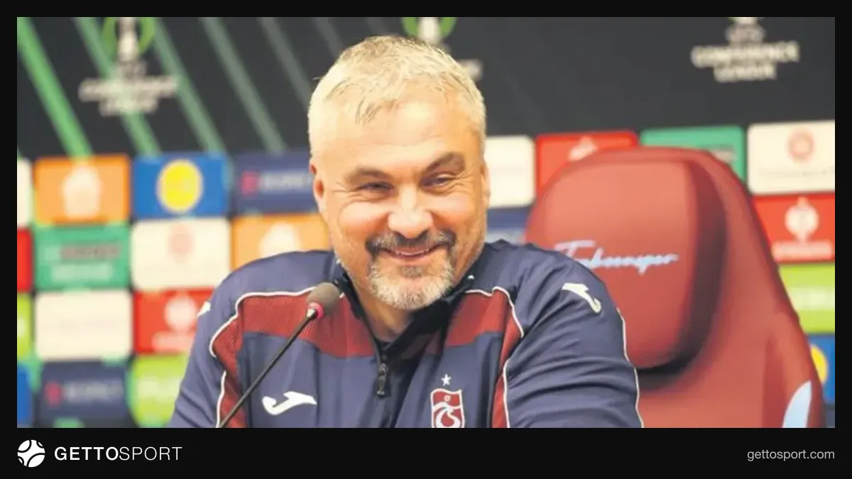 Thomas Reis basın toplantısında konuşurken