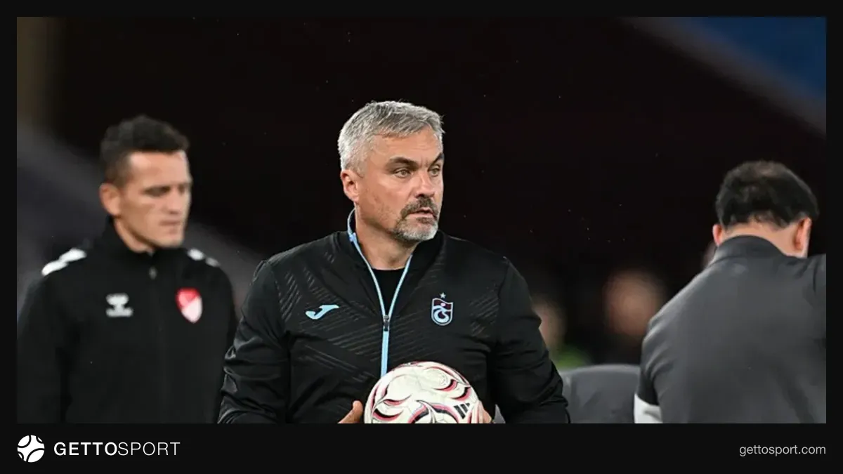 Thomas Reis sahada Trabzonspor oyuncularıyla konuşurken