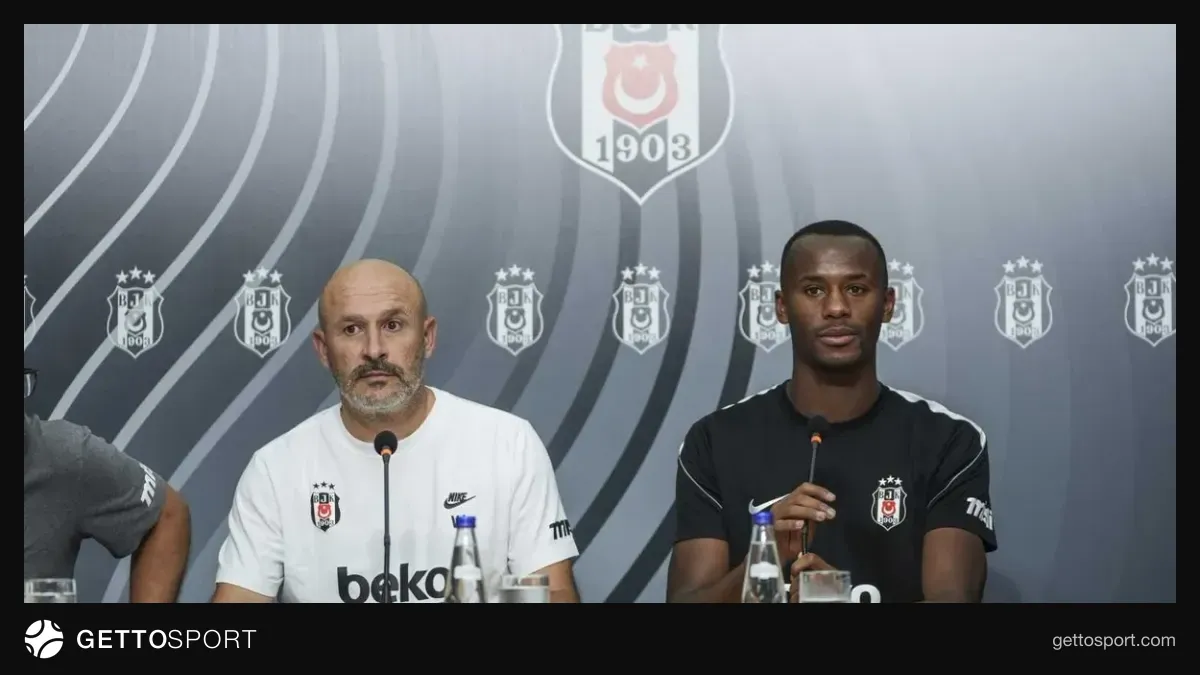 Tiago Djalo Beşiktaş formasını giyerken mücadele anı