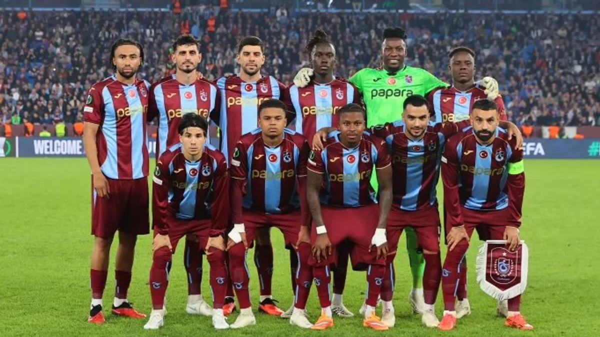 Trabzonspor formasıyla Tim Jabol Folcarelli sahada koşarken