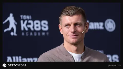 Toni Kroos antrenmanda veya Basında konuşurken görüntüsü