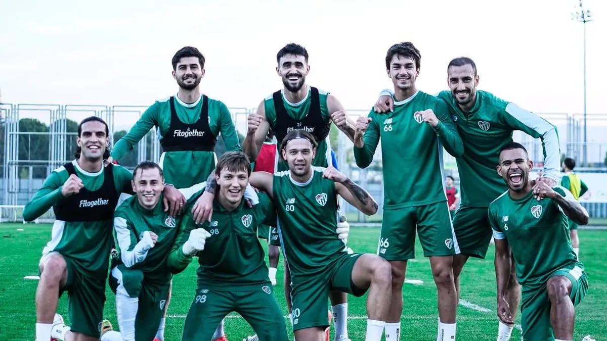 Toral Bayramov Bursasporun formasında meydanda