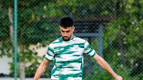 Bursaspor oyunçuları və azarkeşlər stadionda, Toral Bayramov ehtiyat skamyasında