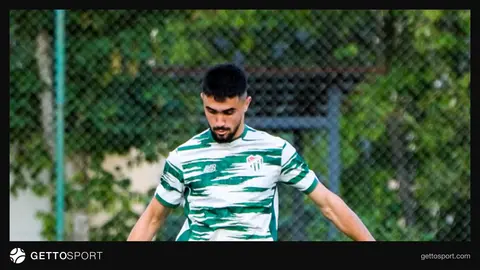 Bursaspor oyunçuları və azarkeşlər stadionda, Toral Bayramov ehtiyat skamyasında