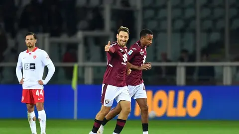 Torino və Monza oyunundan meydan görüntüsü, top uğrunda mübarizə