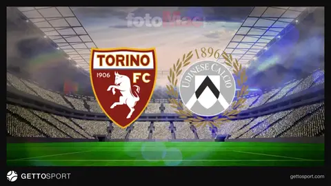 Torino forması giymiş futbolcular ve stadyum görüntüsü