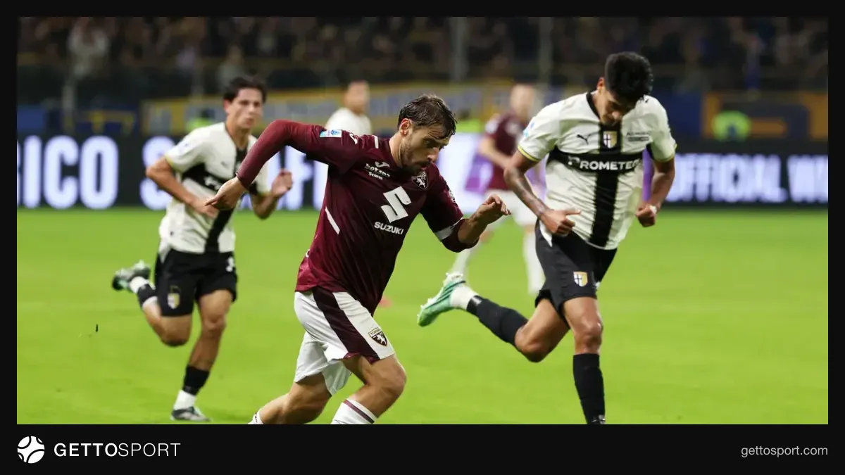 Giovanni Simeone qol vurub, Torino oyunçuları qeyd edirlər