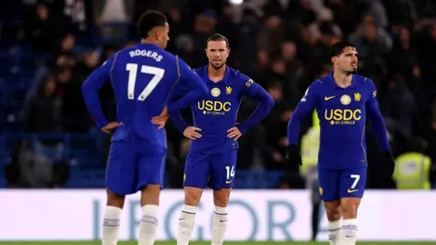 Tottenhem futbolçuları Stamford Bridge-də sevinir