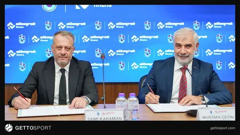 Trabzonspor ve Albayrak Finans yetkilileri Papara Park'ta imza töreninde