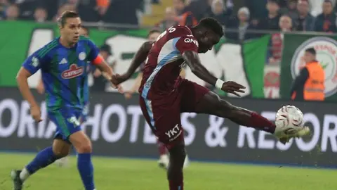 Trabzonspor oyuncularının Çaykur Didi Stadı'nda gol sevinci