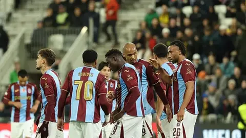 Trabzonspor oyuncuları antrenmanda Beşiktaş derbisine hazırlanıyor