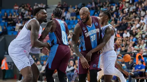 Trabzonspor basketbolçuları qələbəni qeyd edirlər