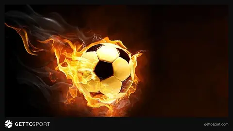 Trabzonspor taraftarları stadyumda bayrak ve atkılarla