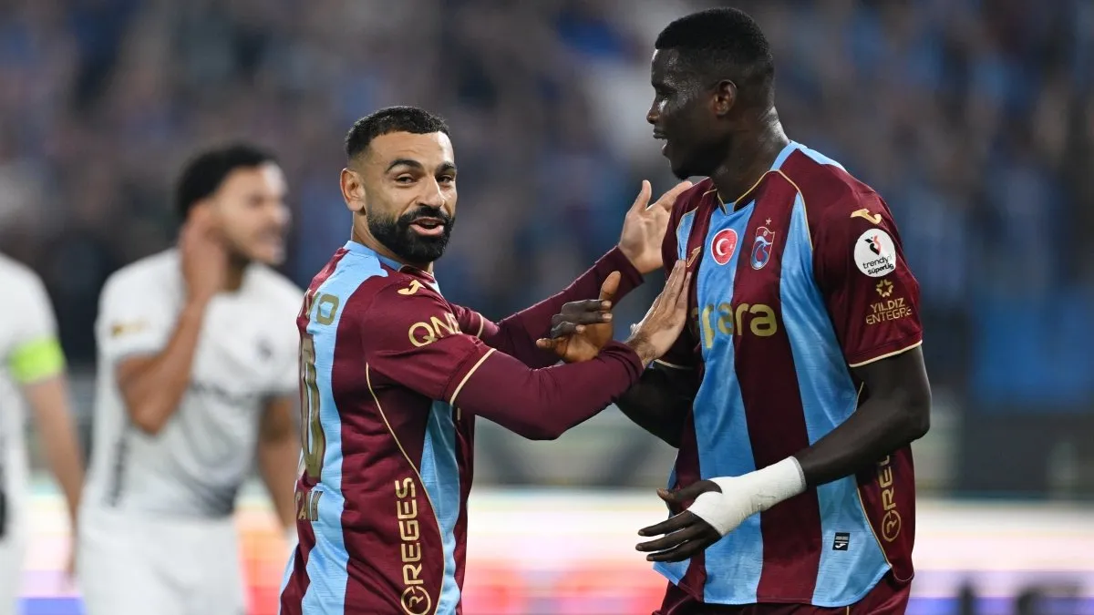 Trabzonspor antrenmanda Onuachu ve teknik ekip