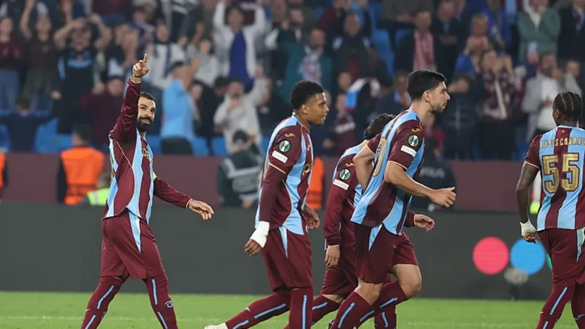Trabzonspor oyuncuları Muhammed Salah ve Franculino Dju sevinç yaşarken