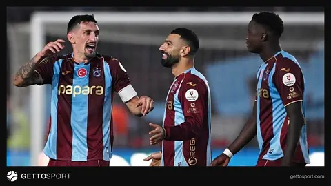 Trabzonspor oyuncuları ısınırken Papara Park stadı