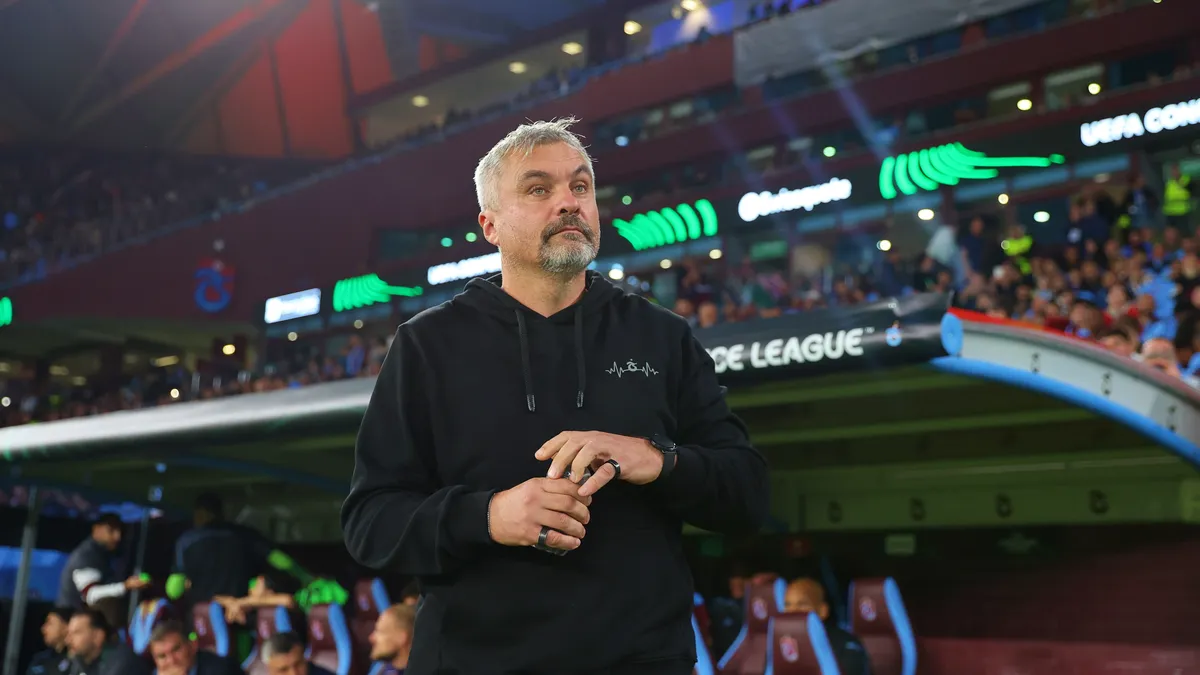 Trabzonspor oyuncuları Papara Park'ta beraber sevinç yaşarken