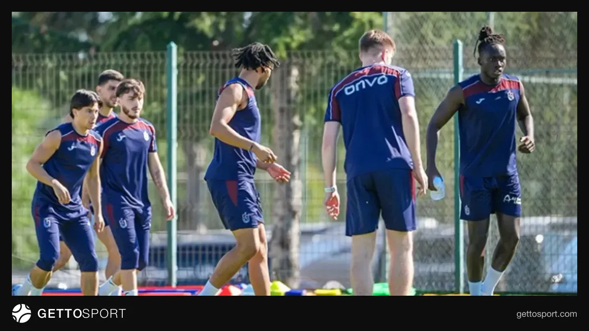 Trabzonspor takım halinde antrenman yapıyor