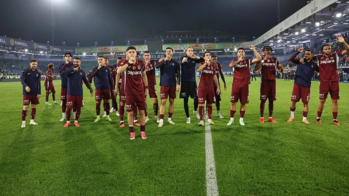 Trabzonspor futbolcuları Papara Park'ta sevinç yaşarken