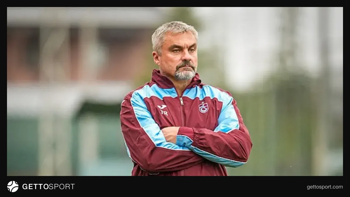 Thomas Reis ve Trabzonspor futbolcuları antrenmanda