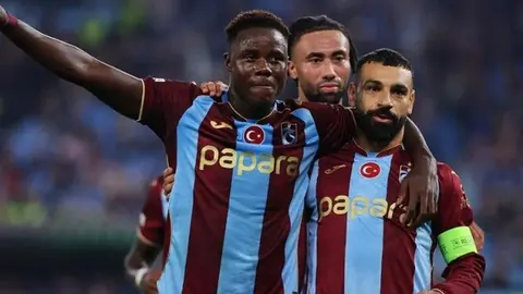 Trabzonspor formasıyla Muhammed Salah ve Franculino Dju sahada birlikte