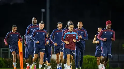 Trabzonspor futbolcuları maç öncesi antrenmanda