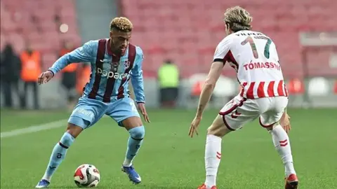 Trabzonspor ve Samsunspor formasıyla iki futbolcu sahada