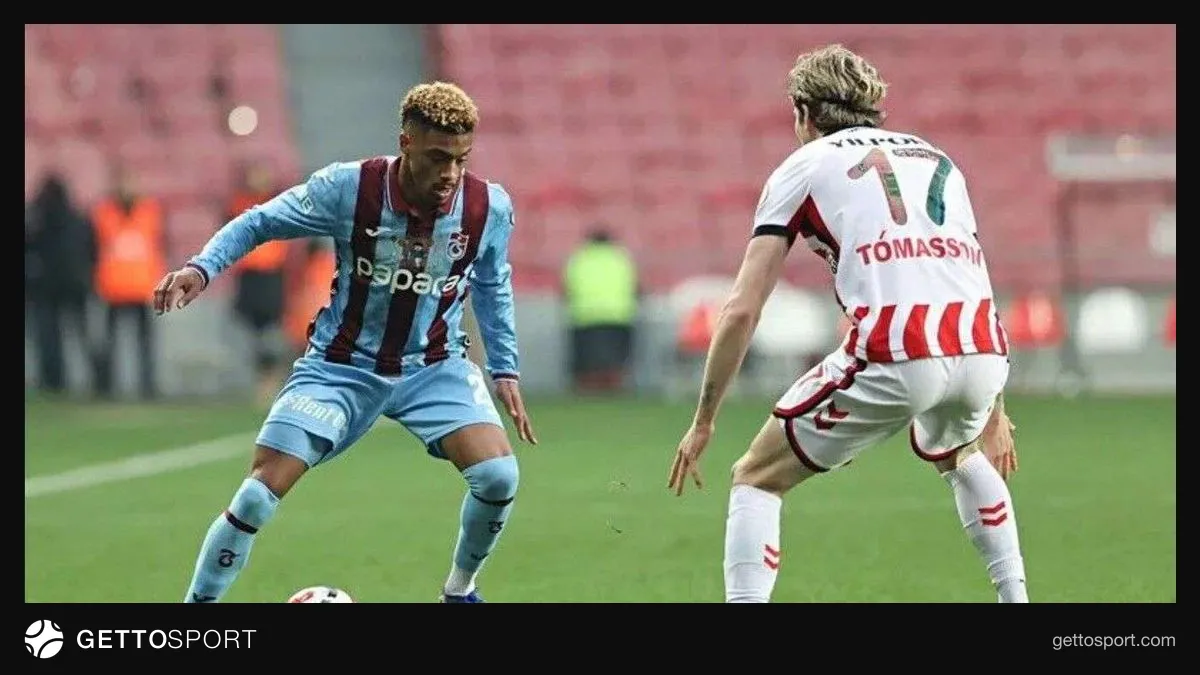 Trabzonspor ve Samsunspor formasıyla iki futbolcu sahada