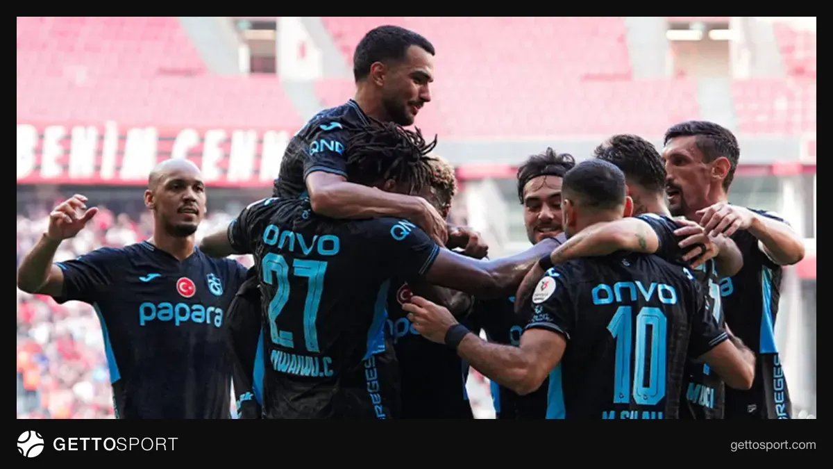 Trabzonspor oyuncuları Samsun deplasmanında sevinç yaşarken