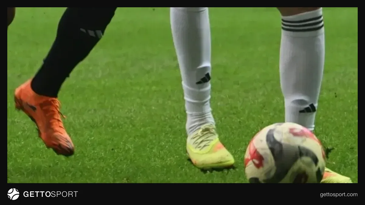 Trendyol 1. Lig maç programı ve futbol sahası görüntüsü